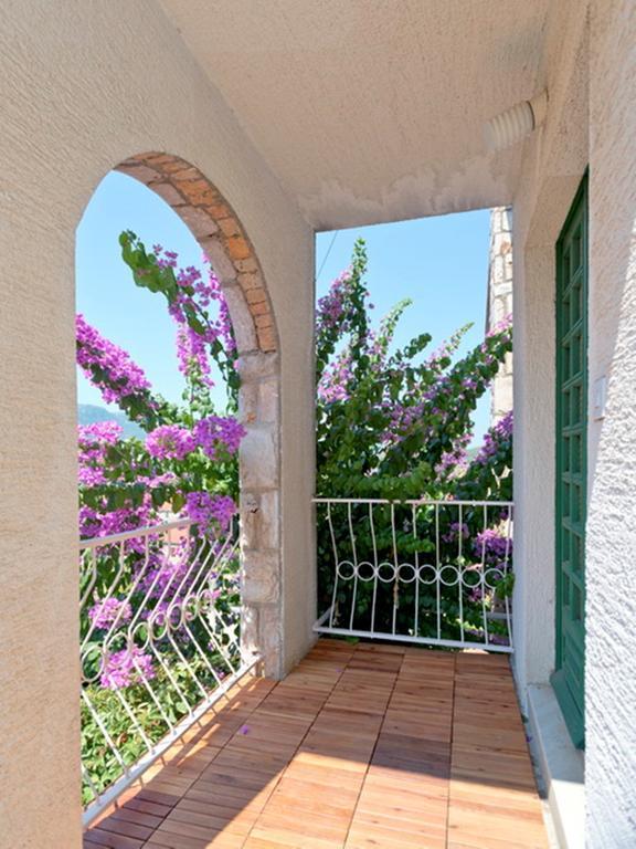 Tota Glamur Jelsa (Hvar)